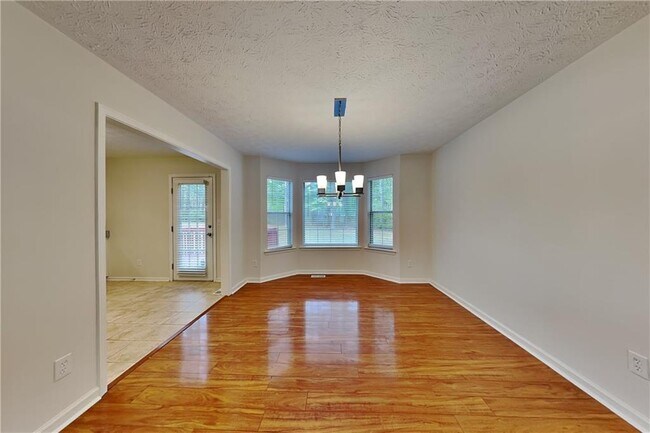 Building Photo - 60 King William Dr