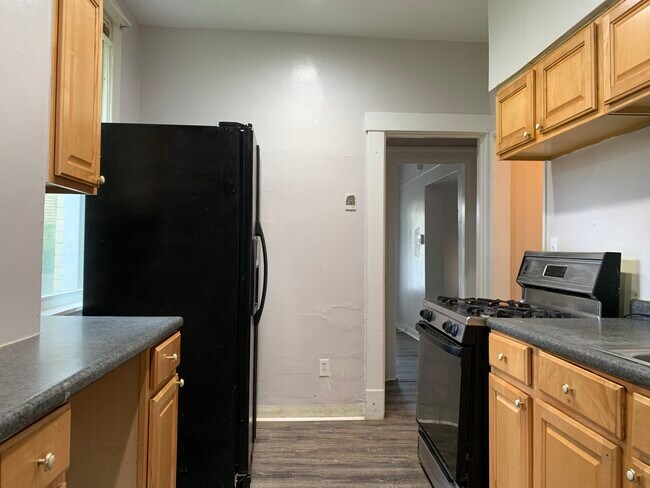 Building Photo - 2360 Pittock St