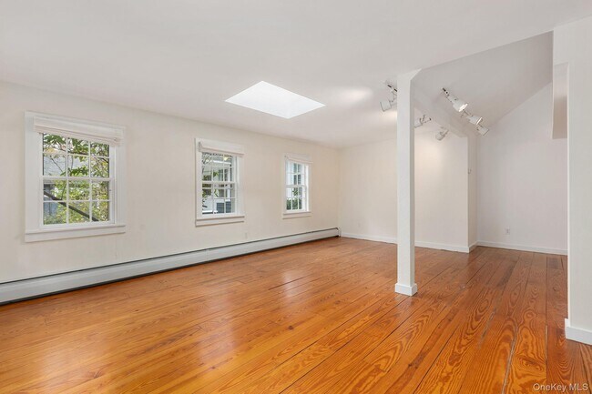 Building Photo - 744 Titicus Rd
