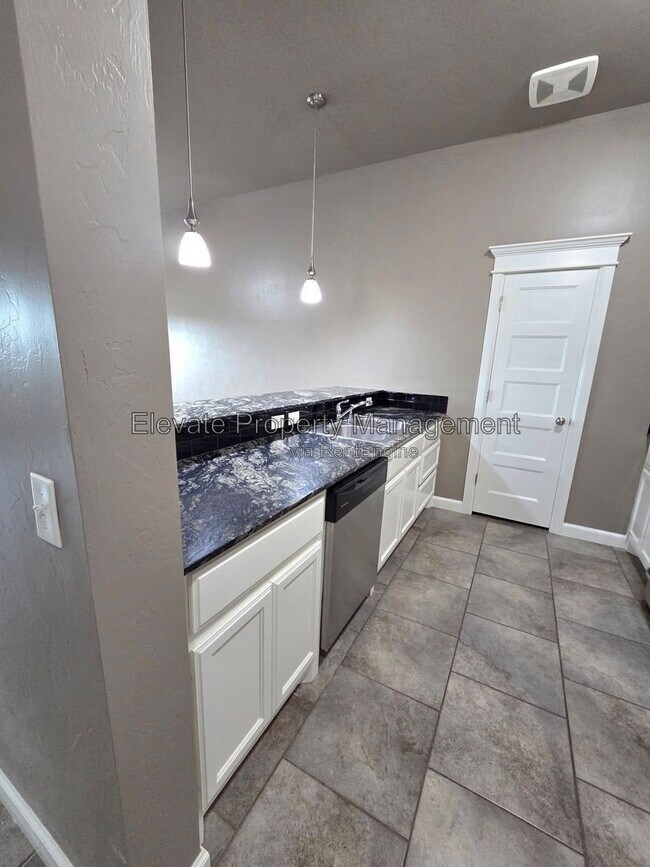 Building Photo - 2200 Starwood Wy