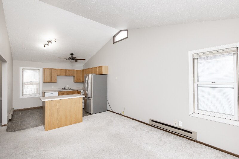 Building Photo - 344 6th Ave S