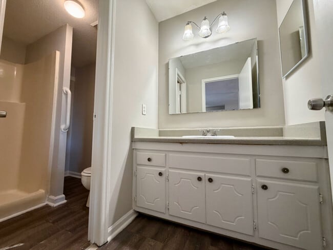 Building Photo - 1418 Riverview Rd