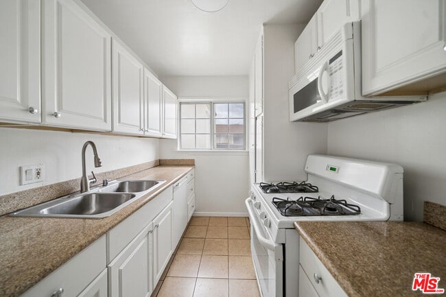 Building Photo - 1051 S Holt Ave