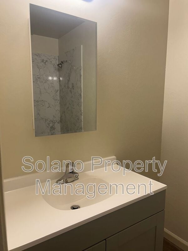 Building Photo - 766 E Tabor Ave