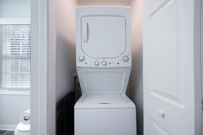 Building Photo - 213 Claire Dr SE