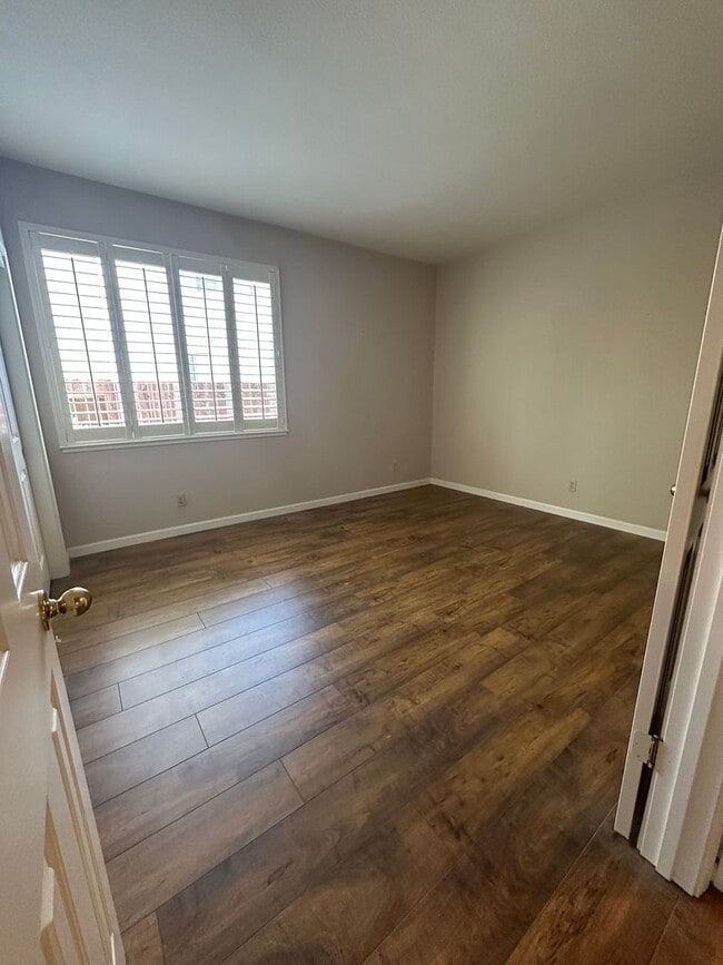 Building Photo - 4 BR/3BA Home in Laurel Creek with Park-Li...