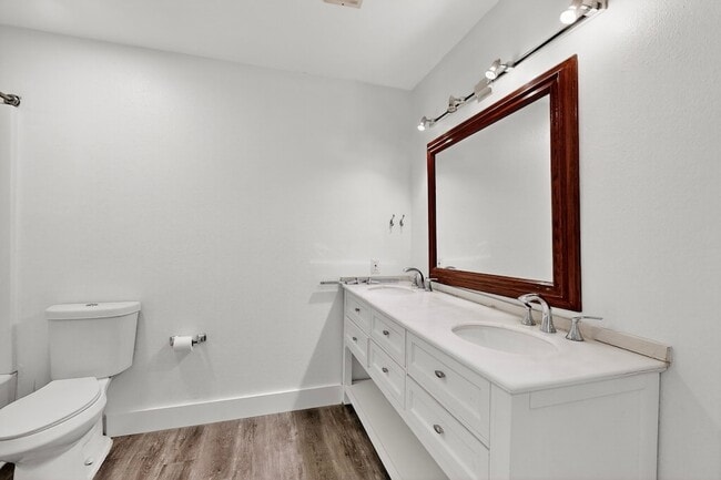 Building Photo - 46 Abbey Rd