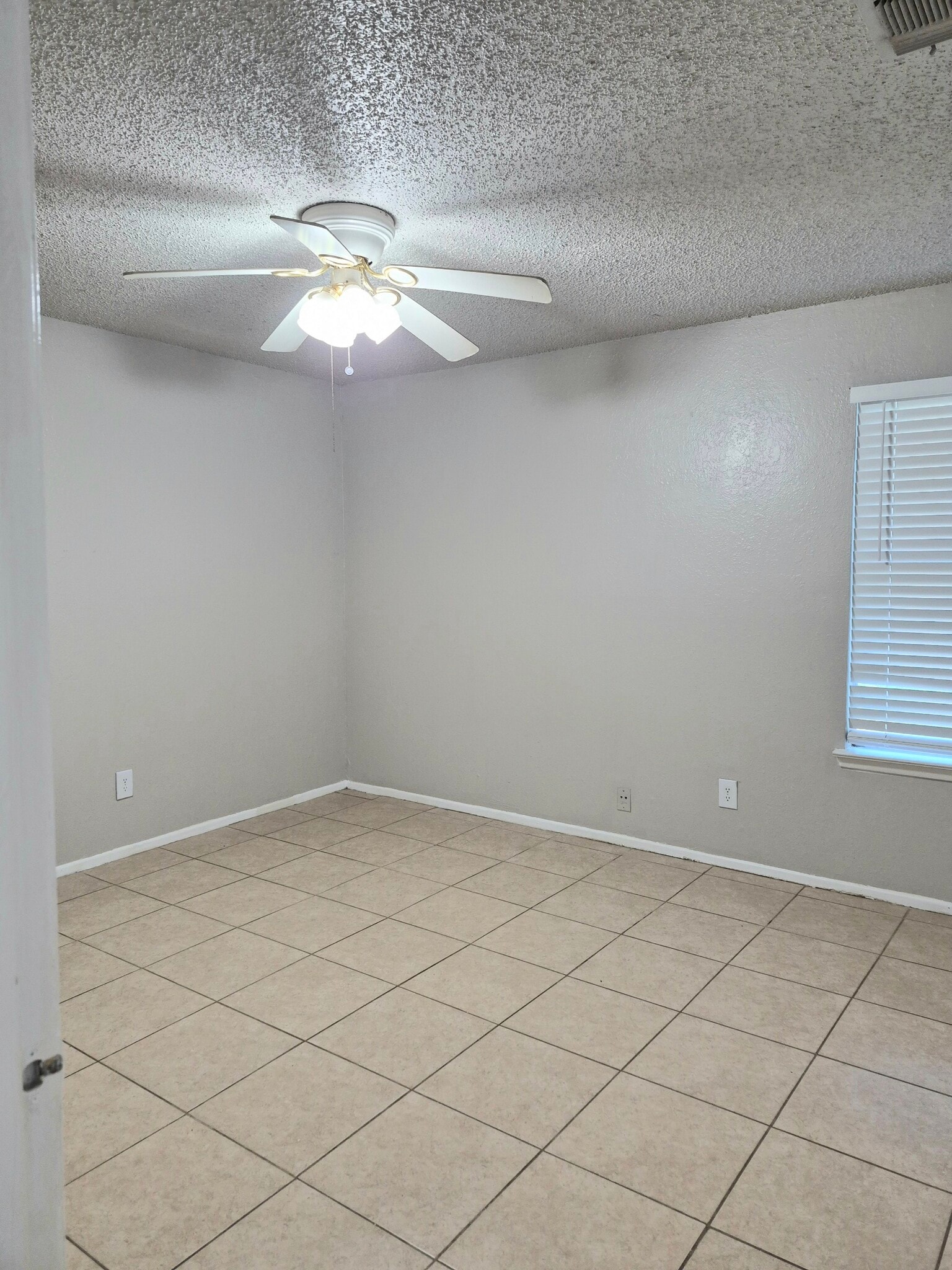 Building Photo - 214 Pine Meadow Dr