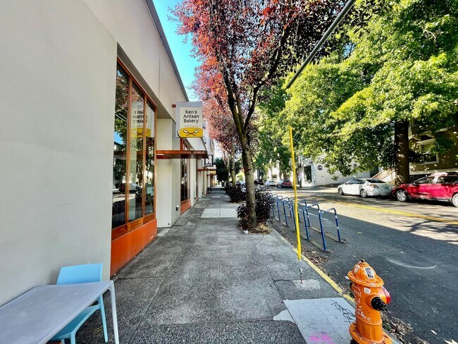 Building Photo - 1/2 Month Free! Cheerful, Spacious Studio ...