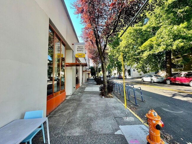 Building Photo - Charming Studio off NW 23rd - PRIME LOCATION!