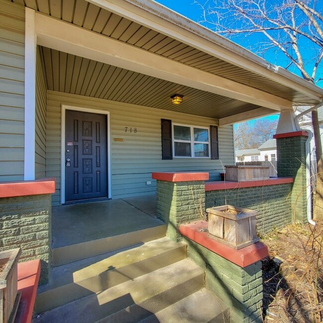 Building Photo - 3 Bedroom home in Shawnee