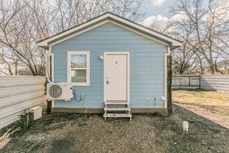 Building Photo - ALL BILLS PAID spacious 1-1