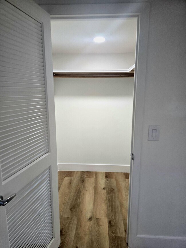 Building Photo - 4204 Waterview Cir