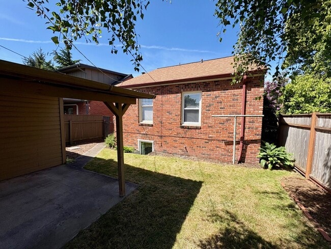 Building Photo - Loyal Heights Ballard Home