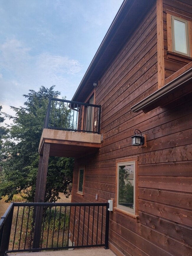 Building Photo - Custom Built Home on the Clearwater River - 20 minutes from Lewiston, ID