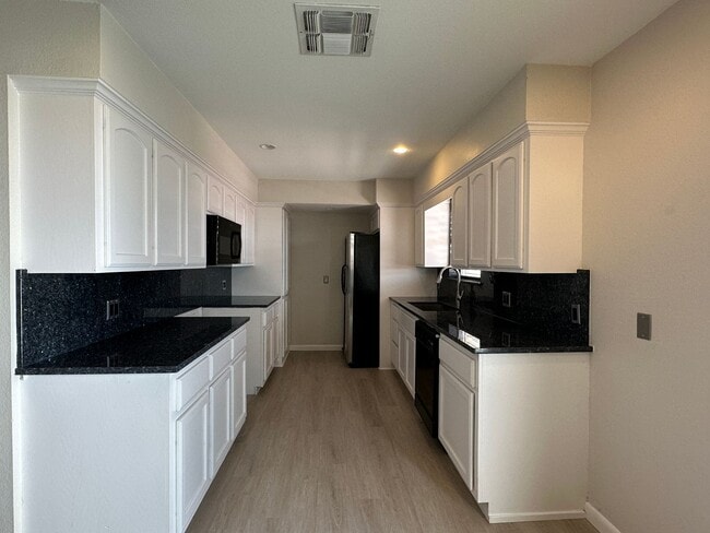 Building Photo - ISLAND LIVING!