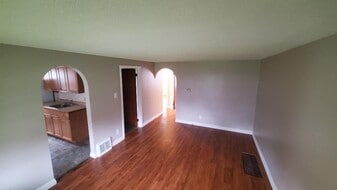 Building Photo - 125 Shoshone St