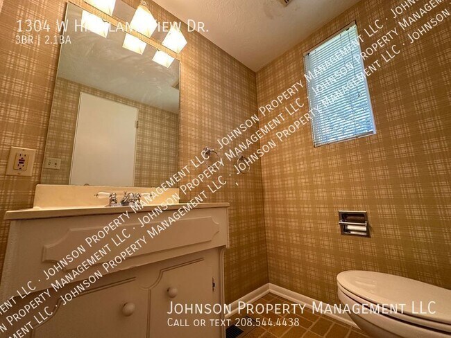 Building Photo - 1304 W Highland View Dr