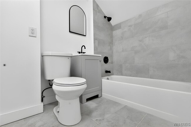 Building Photo - 609 24th St