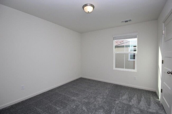 Building Photo - 3 Bed Home in Gated Elk Grove Community