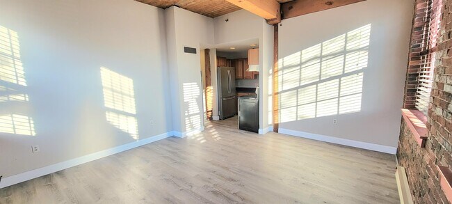 Building Photo - 2 Manchester St