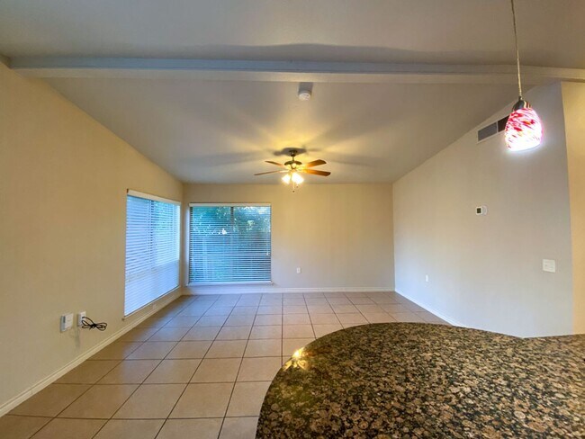 Building Photo - Adorable house on Large LOT 3 Bedroom 2 ba...