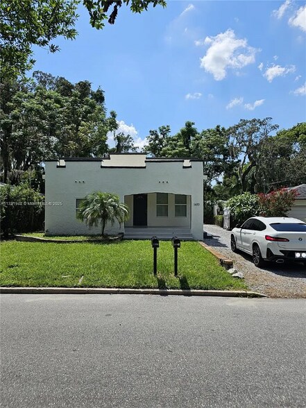 Building Photo - 1410 Altaloma Ave