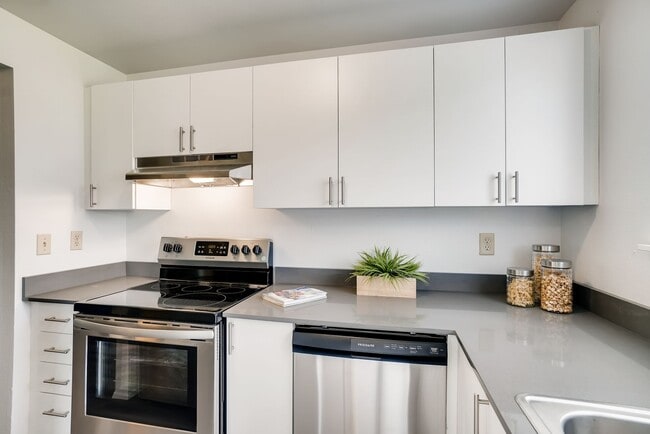 Building Photo - Odona Homes | Spacious 2-Bedroom Residence at 2602 J Street, Auburn