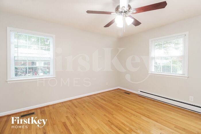 Building Photo - 1102 Pitt Pl