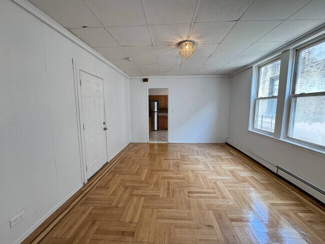 Building Photo - 861 Kinsella St