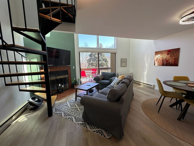Building Photo - Beautiful Fully Furnished Seasonal 2 Bed 1...