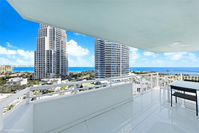 Building Photo - 400 South Pointe Dr