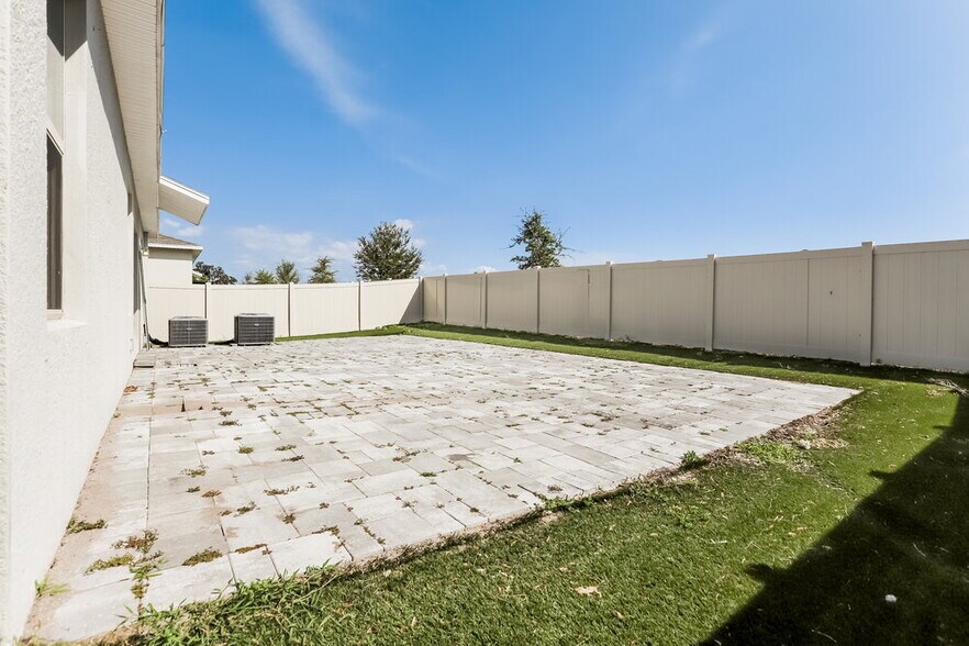 Building Photo - 10518 Strawberry Tetra Dr