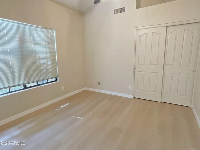 Building Photo - 319 N Riata St