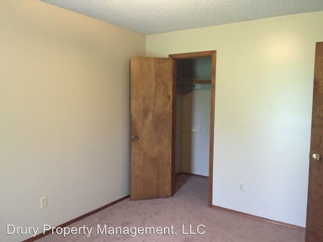 Building Photo - 609 E Redwood St