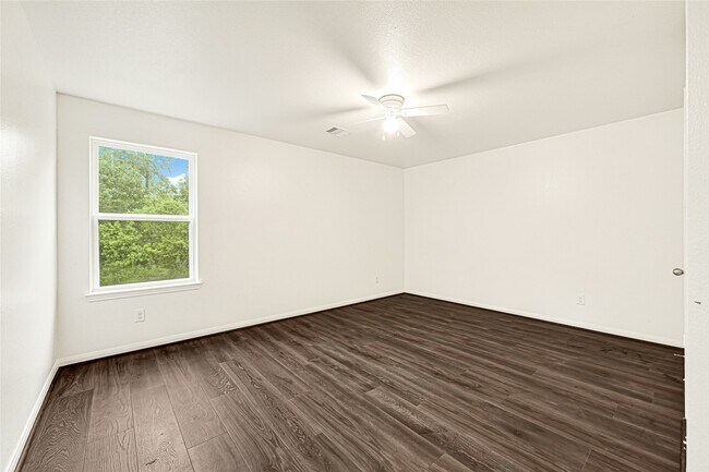 Building Photo - 8843 Leclaire Meadow Dr
