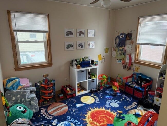 Building Photo - 4 Bedroom house