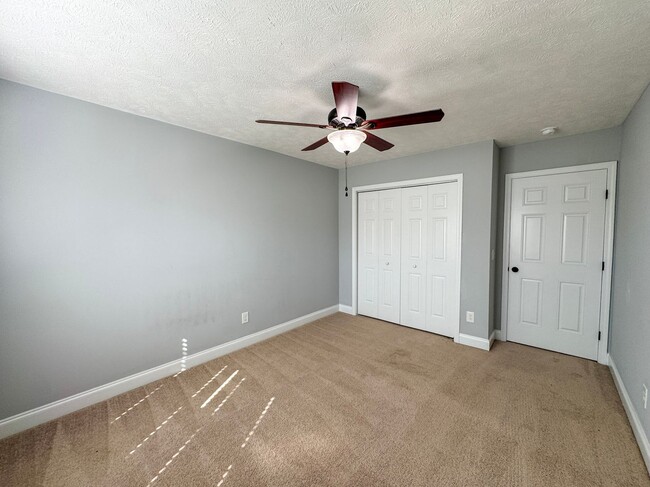 Building Photo - Stunning 4 Bed 2.5 Bath Home in Aberdeen