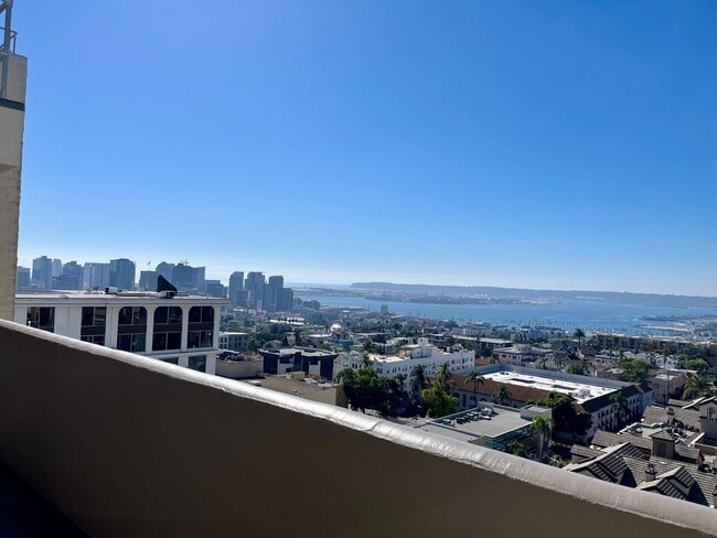Building Photo - 6th Floor 2 Bedroom 2 Bath Newly remodeled...