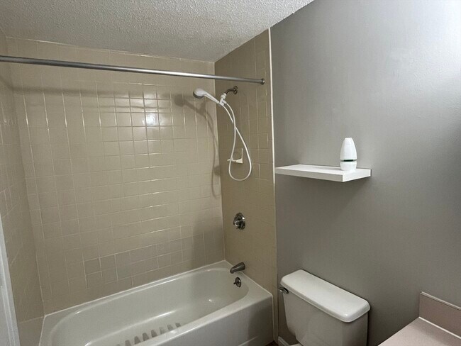 Building Photo - 314 Riverside Ave