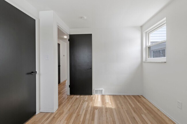 Building Photo - READY NOW! Fully RENOVATED 4 bedroom on a CUL-DE-SAC in MONROEVILLE!