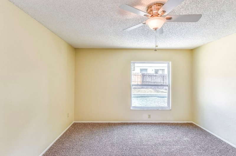 Building Photo - 6427 Summit Dr