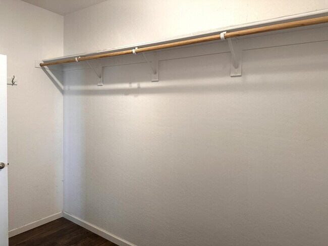 Building Photo - 11642 W Mountain View Dr