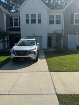 Building Photo - 8032 Reagan Way