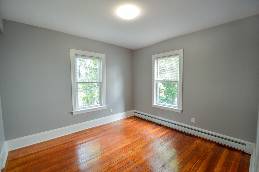 Building Photo - 65 Mapleton St