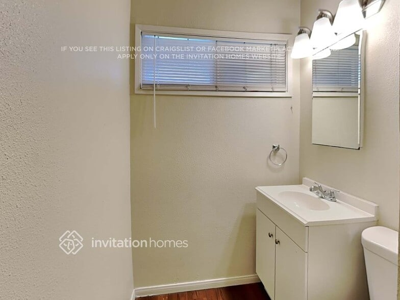 Building Photo - 10943 Kittridge St