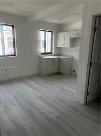 Building Photo - 1101 SW 12th Ct