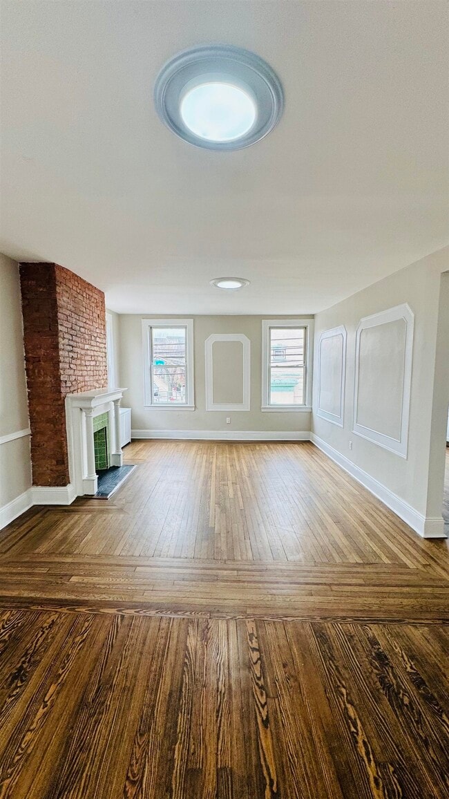 Building Photo - 682 Summit Ave