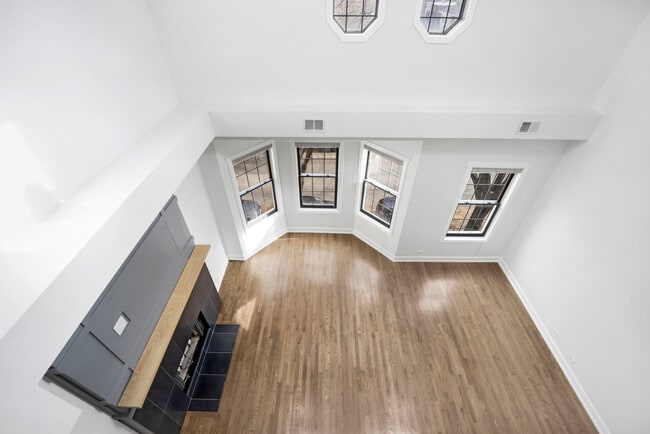 Building Photo - 3316 N Damen Ave