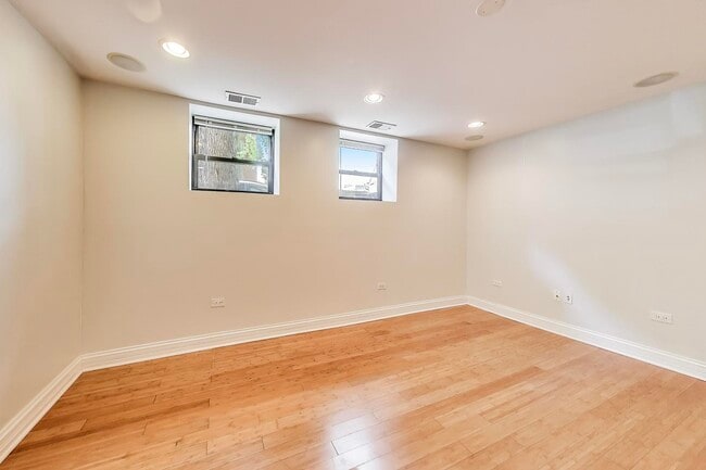 Building Photo - 1702 W Summerdale Ave